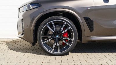 BMW X5 40d xDrive (pohľad spredu)