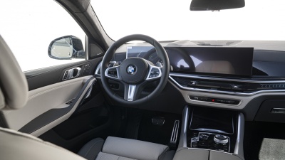 BMW X6 30d xDrive (pohľad do interiéru)