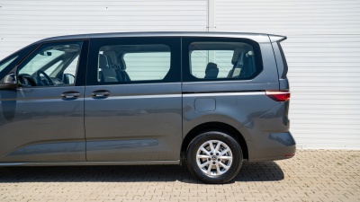 VW Multivan Bulli Long 2.0 TDI (pohľad do interiéru)