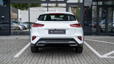 Kia XCeed 1.5 T-GDi Silver (pohľad spredu)