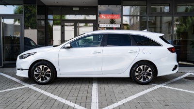Kia Ceed SW 1.5 T-GDi 7DCT Gold (pohľad zboku)