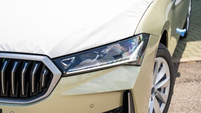 Škoda Superb 2.0 TDI Top Selection (pohľad spredu)