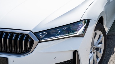 Škoda Superb 2.0 TDI Top Selection 4x4 (pohľad spredu)