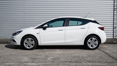 Opel Astra 1.4  (pohľad zboku)