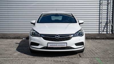 Opel Astra 1.4  (pohľad do interiéru)