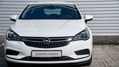 Opel Astra 1.4  (pohľad do interiéru)