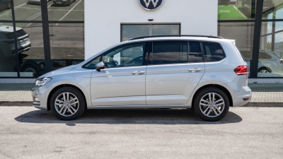VW Touran 1.5 TSI Limited (pohľad zboku)