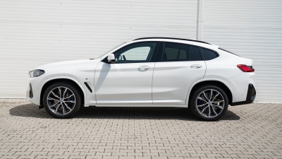BMW X4 20d xDrive (pohľad zozadu)