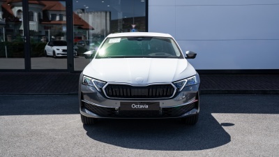 Škoda Octavia 1.5 TSI Top Selection (pohľad zboku)