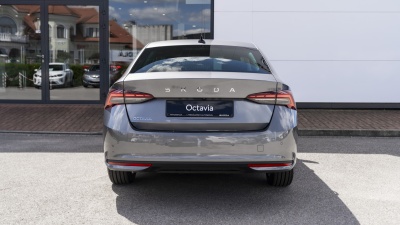 Škoda Octavia 1.5 TSI Top Selection (pohľad spredu)