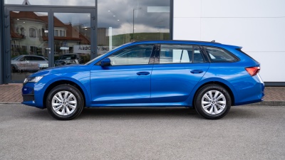 Škoda Octavia Combi 1.5 TSI Drive 130 (pohľad zozadu)