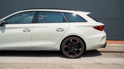 CUPRA Leon SP VZ 2.0 TSI  (pohľad do interiéru)