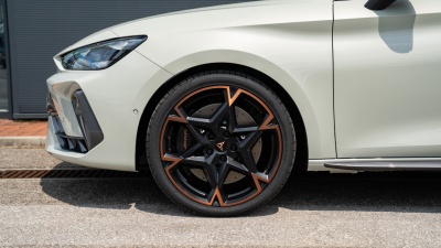 CUPRA Leon SP VZ 2.0 TSI  (pohľad do interiéru)