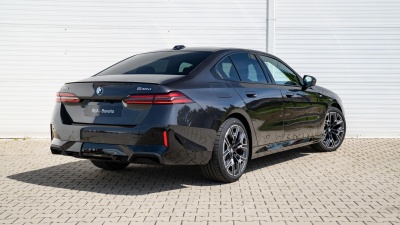 BMW 540d xDrive Sedan (pohľad zboku)