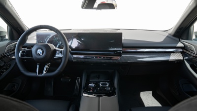 BMW 540d xDrive Sedan (pohľad do interiéru)