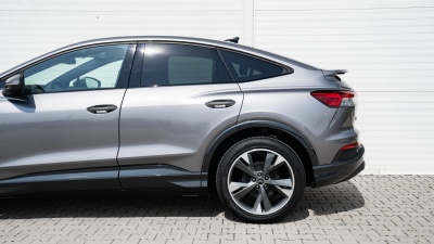 AUDI Q4 Sportback 45 e-tron (pohľad do interiéru)