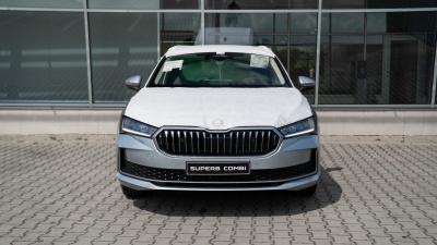 Škoda Superb Combi 2.0 TDI Selection (pohľad zozadu)