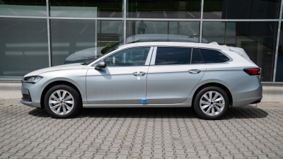 Škoda Superb Combi 2.0 TDI Selection (pohľad zboku)