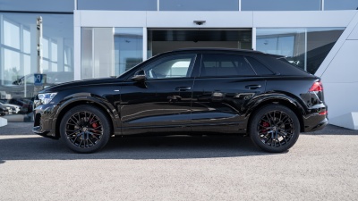 AUDI Q8 SUV 3.0 TDI Quattro  (pohľad zboku)