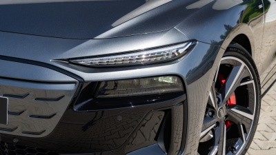 AUDI A6 Sportback e-tron Quattro (pohľad zboku)