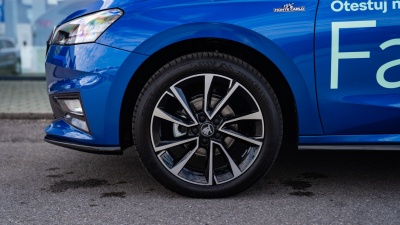 Škoda Fabia 1.0 TSI Monte Carlo (pohľad do interiéru)
