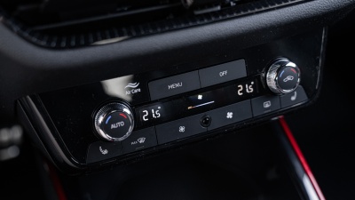 Škoda Fabia 1.0 TSI Monte Carlo (pohľad do interiéru)