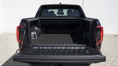 VW Amarok 3.0 TDI Aventura 4x4 (pohľad do interiéru)