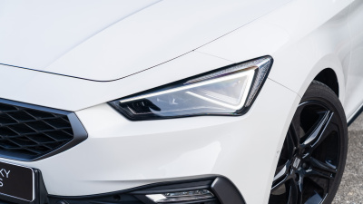 SEAT Leon SP 1.5 eTSI FR Black (pohľad do interiéru)