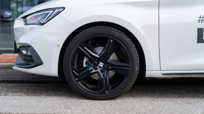 SEAT Leon SP 1.5 eTSI FR Black (pohľad do interiéru)