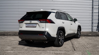 Toyota RAV4 1.8  (pohľad do interiéru)