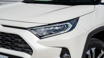 Toyota RAV4 1.8  (pohľad do interiéru)