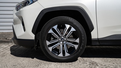 Toyota RAV4 1.8  (pohľad do interiéru)