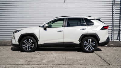Toyota RAV4 1.8  (pohľad zozadu)