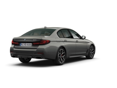BMW 540i xDrive Sedan (pohľad zboku)