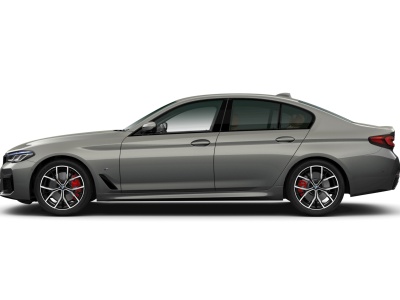 BMW 540i xDrive Sedan (pohľad zozadu)