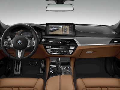 BMW 540i xDrive Sedan (pohľad spredu)
