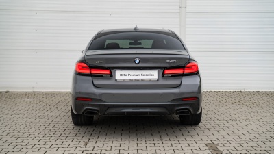 BMW 540i xDrive Sedan (pohľad do interiéru)