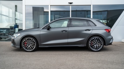 AUDI S3 2.0 TFSI Quattro (pohľad zboku)