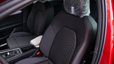 SEAT Leon SP 1.5 eTSI FR Max (pohľad spredu)