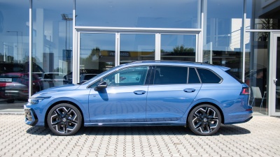 VW Golf Variant 1.5 eTSI R-Line Limited (pohľad zboku)