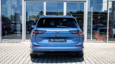 VW Golf Variant 1.5 eTSI R-Line Limited (pohľad do interiéru)