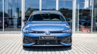 VW Golf Variant 1.5 eTSI R-Line Limited (pohľad do interiéru)