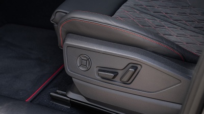 AUDI Q5 2.0 TDI Quattro (pohľad do interiéru)