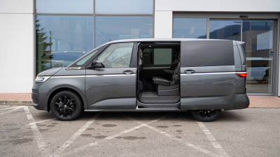 VW Multivan Style Long 2.0 TDI (pohľad zozadu)