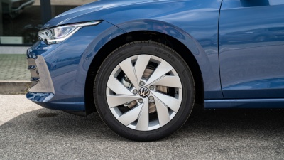 VW Golf 1.5 TSI Limited (pohľad do interiéru)