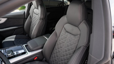 AUDI Q8 3.0 TDI Quattro (pohľad do interiéru)