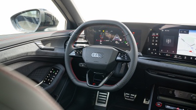 AUDI A6 Avant 3.0 TFSI Quattro (pohľad spredu)
