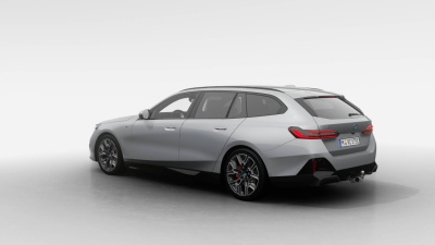 BMW i5 40 xDrive Touring (pohľad zboku)