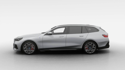 BMW i5 40 xDrive Touring (pohľad zozadu)