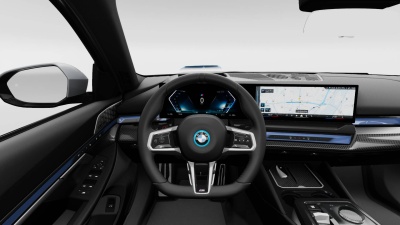 BMW i5 40 xDrive Touring (pohľad do interiéru)